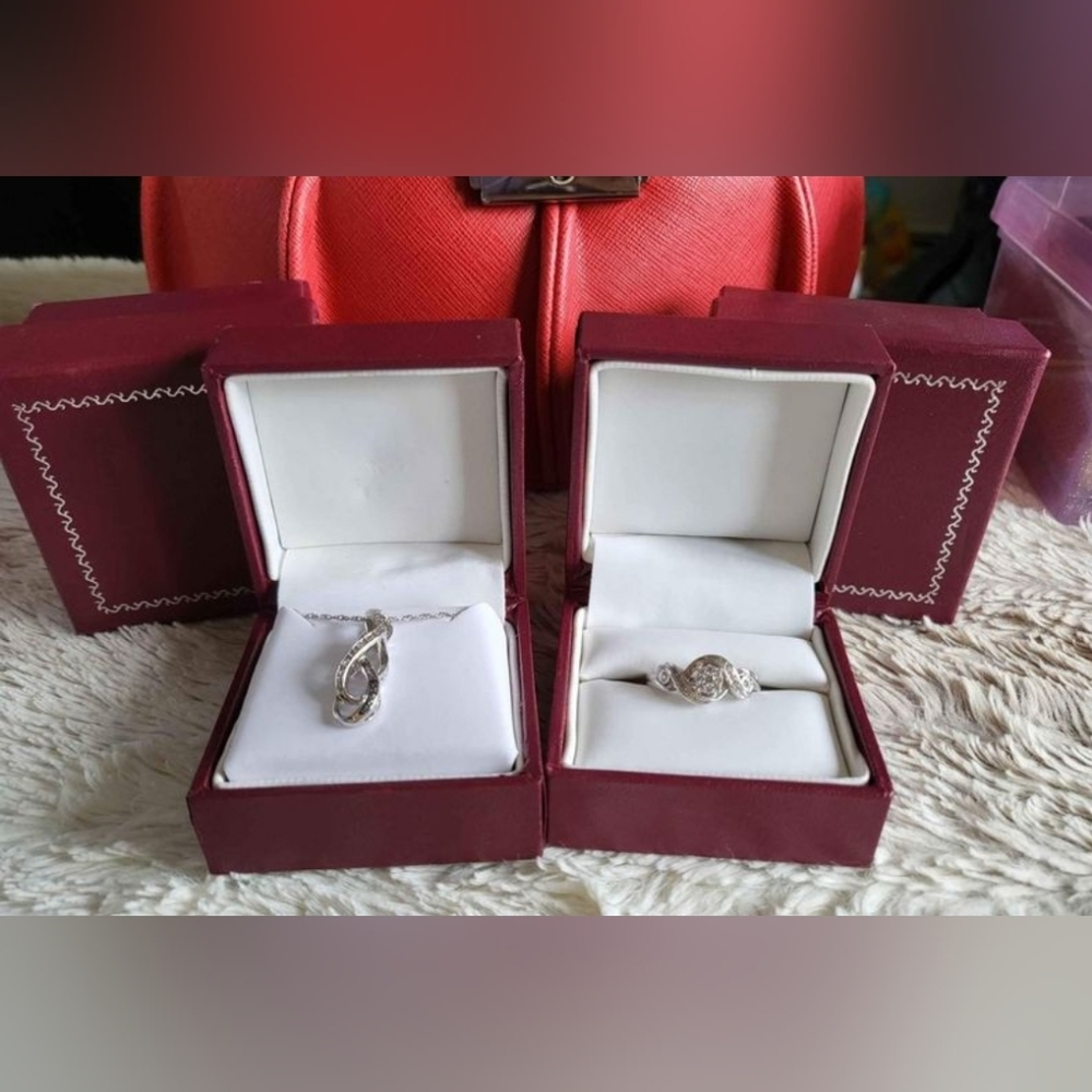 Helzberg Diamonds Statement Diamond Ring Size 7 & Twist Diamond Necklace ✨️